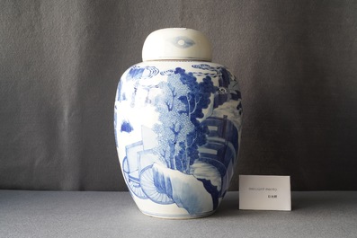 Un pot couvert en porcelaine de Chine en bleu et blanc, 19&egrave;me