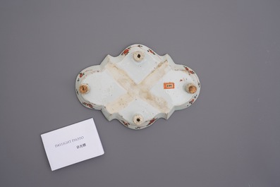 A rare Chinese famille verte tray on four feet, Kangxi