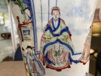 Un vase en porcelaine de Chine wucai &agrave; d&eacute;cor de figures dans un paysage, &eacute;poque Transition