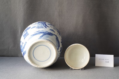 Un pot couvert en porcelaine de Chine en bleu et blanc, 19&egrave;me