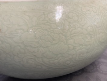 Een Chinese monochrome celadon driepotige wierookbrander met onderglazuur floraal decor, Kangxi