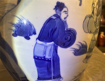 Un pot couvert en porcelaine de Chine en bleu et blanc, 19&egrave;me