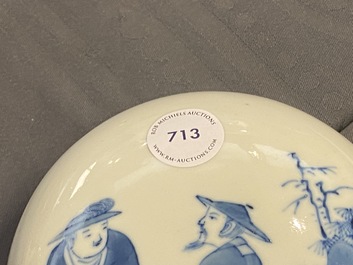 Un pot couvert en porcelaine de Chine en bleu et blanc, 19&egrave;me