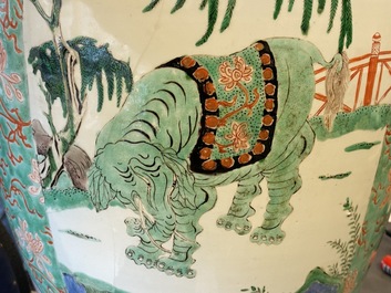 Een grote Chinese famille verte pot met mythische dieren, Kangxi