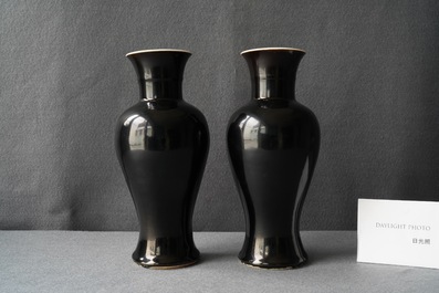 A pair of Chinese monochrome mirror black vases, 19th C.