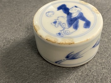 Un pot couvert en porcelaine de Chine en bleu et blanc, marque de Chenghua, Kangxi