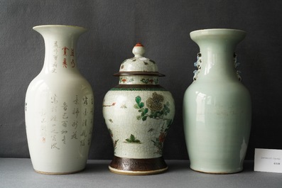 Drie Chinese vazen in qianjiang cai, celadon en Nanking craquel&eacute; porselein, 19/20e eeuw