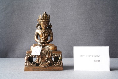 Une figure du Bouddha Amitayus en bronze dor&eacute;, Chine, Qianlong, dat&eacute;e 1770