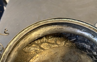 Un br&ucirc;le-parfum couvert en argent, Chine, 19/20&egrave;me