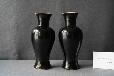 A pair of Chinese monochrome mirror black vases, 19th C.