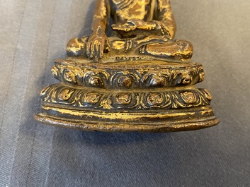 Une figure du Bouddha Shakyamuni en bronze dor&eacute;, Sino-Tibet, Ming