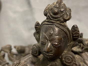 Un groupe en bronze figurant Mahakala et Yab-Yum, Tibet, 19&egrave;me