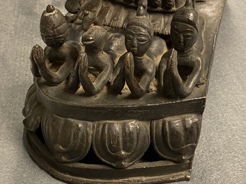 Un groupe en bronze figurant Mahakala et Yab-Yum, Tibet, 19&egrave;me