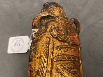 Twee Chinese gelakte en vergulde bronzen figuren, Ming