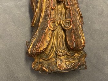 Deux figures en bronze laqu&eacute; et dor&eacute;, Chine, Ming
