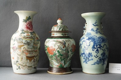 Trois vases en porcelaine de Chine qianjiang cai, craquel&eacute; de Nanking et &agrave; fond c&eacute;ladon, 19/20&egrave;me