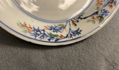 Une coupe en porcelaine de Chine wucai &agrave; d&eacute;cor de calligraphie, &eacute;poque Transition