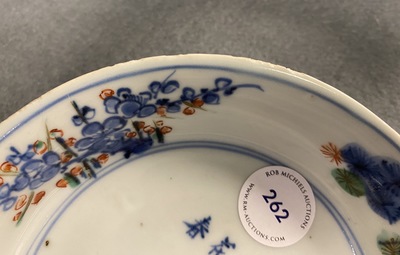 Une coupe en porcelaine de Chine wucai &agrave; d&eacute;cor de calligraphie, &eacute;poque Transition