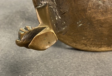 Een bronzen kandelaar, Vlaanderen of Nederland, 14/15e eeuw