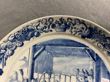 Une paire d'assiettes aux sujets religieux en fa&iuml;ence de Delft en bleu et blanc, 18&egrave;me
