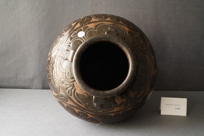 A large Chinese Cizhou vase with engraved floral design, Yuan/Ming