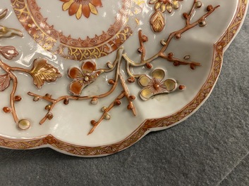 Twee Chinese theepotten en een pattipan met ijzerrood en verguld reli&euml;fdecor, Kangxi/Yongzheng