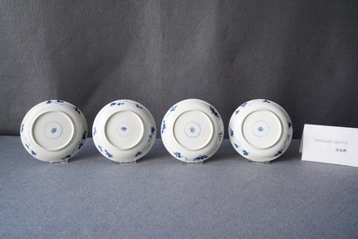 Zeven Chinese blauw-witte koppen en schotels, Kangxi