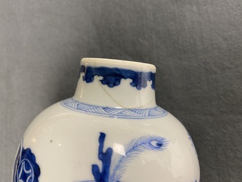 Twee Chinese blauw-witte vazen, Kangxi