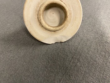 Twee Chinese blauw-witte vazen, Kangxi