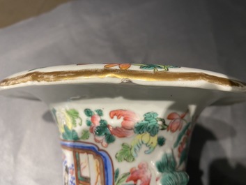 Une paire de vases en porcelaine de Chine famille rose, 19&egrave;me