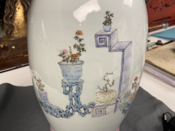 A Chinese famille rose vase with a tattoo scene from 'Jing Zhang Bao Guo', Qianlong mark, 19/20th C.