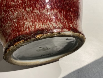 A Chinese monochrome peachbloom glazed vase, 18/19th C.