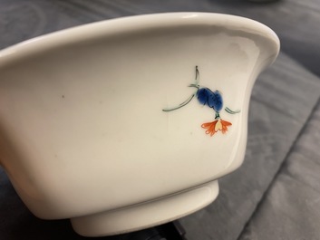 Une paire de bols en porcelaine Kakiemon, Japon, Edo, 17/18&egrave;me