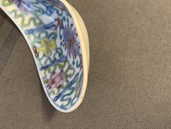 Trois cuill&egrave;res en porcelaine de Chine doucai, 19&egrave;me