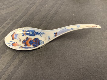 Trois cuill&egrave;res en porcelaine de Chine doucai, 19&egrave;me