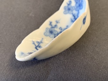 Dix cuill&egrave;res en porcelaine de Chine en bleu et blanc, 19/20&egrave;me