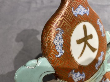 Een Chinese 'Daji' wandplaquette in de vorm van een kalebasvaas, 19e eeuw