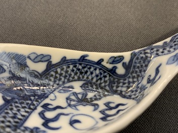 Five Chinese blue and white and polychrome 'dragon' spoons, 19/20th C.