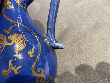 Een Chinese poederblauwe kan met verguld decor van mythische dieren, Kangxi