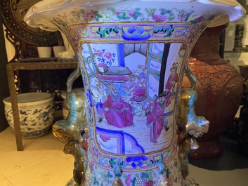 A large Chinese famille rose vase with a court scene and a battle scene, 19th C.