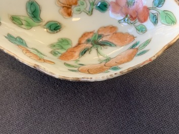 Vijf Chinese famille rose lepels met vruchten, bloemen en vlinders, 19/20e eeuw