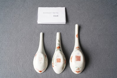 Three Chinese famille rose spoons, 19/20th C.