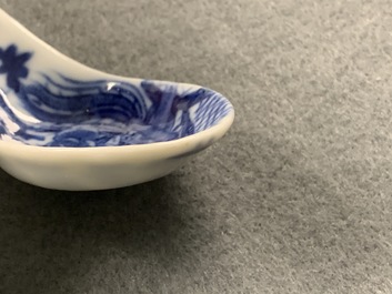 Dix cuill&egrave;res en porcelaine de Chine en bleu et blanc pour le march&eacute; Straits ou Peranakan, 19/20&egrave;me