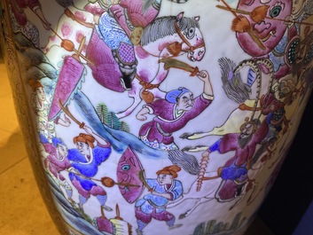 A large Chinese famille rose vase with a court scene and a battle scene, 19th C.