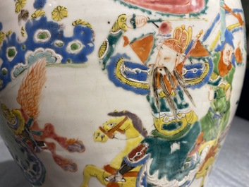 Un vase en porcelaine de Chine famille rose &agrave; d&eacute;cor de guerriers mont&eacute; en lampe en bronze dor&eacute;, 19/20&egrave;me