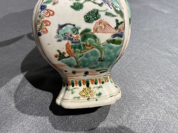 Deux vases en porcelaine de Chine famille verte &agrave; d&eacute;cor de qilins, Kangxi