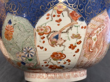 Un bol en porcelaine de Chine verte-Imari &agrave; fond bleu poudr&eacute;, Kangxi