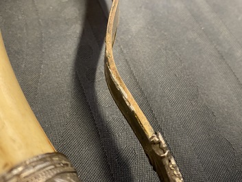 Een Chinees zilveren, tie li mu houten en benen zwaard, 19e eeuw