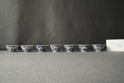 Twintig blauw-witte Chinese koppen en vierentwintig schotels, Kangxi