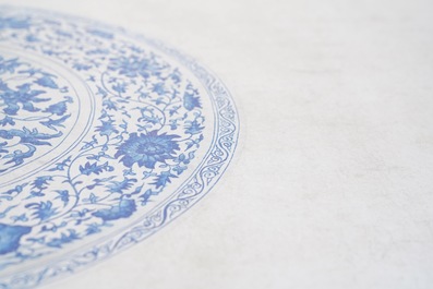 Chinese school, kleur op papier, 19e eeuw: 'Een blauw-witte porseleinen Yuan schotel'